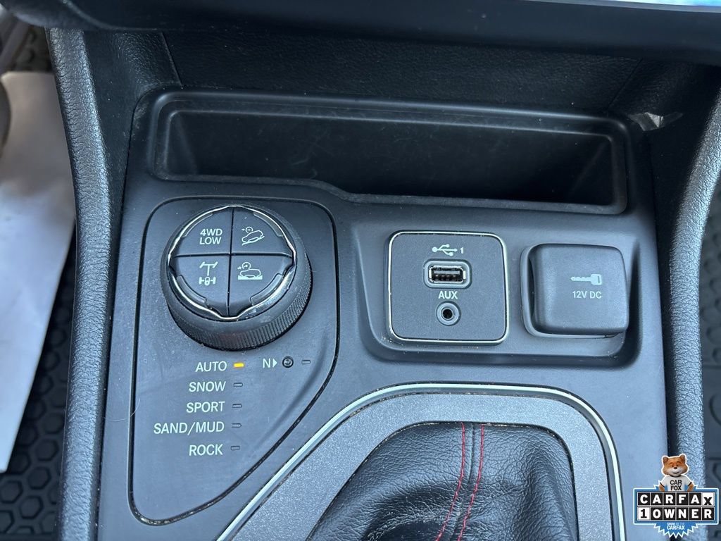 Used 2022 Jeep Cherokee Trailhawk w/ Comfort/Convenience Group AWD/4WD image 5