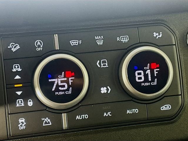 Used 2025 Land Rover Defender 110 X-Dynamic SE image 23