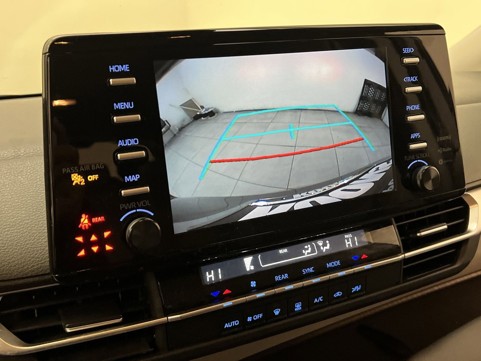 Used 2024 Toyota Sienna LE image 17