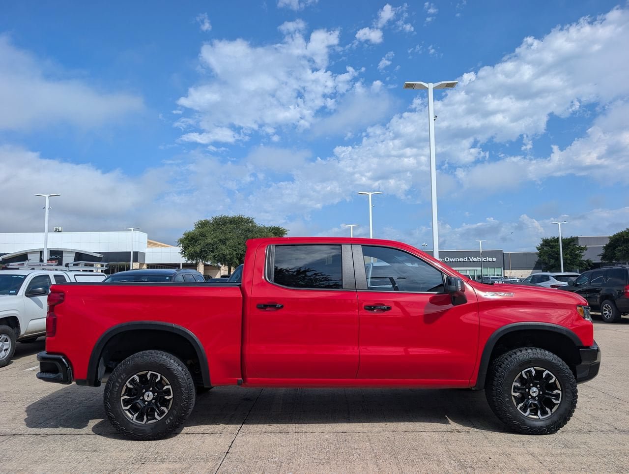 Used 2023 Chevrolet Silverado 1500 ZR2 w/ Technology Package AWD/4WD image 3