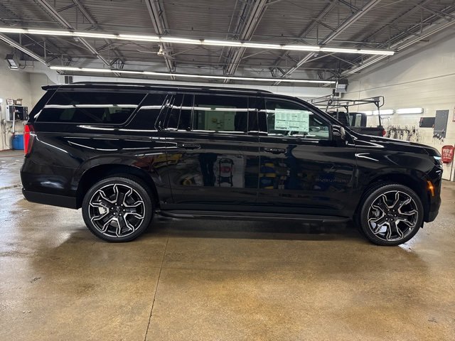 New 2026 Chevrolet Suburban RST w/ RST Capability Package image 7