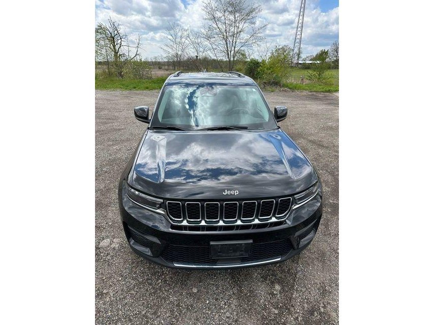 Used 2023 Jeep Grand Cherokee Laredo AWD/4WD image 9