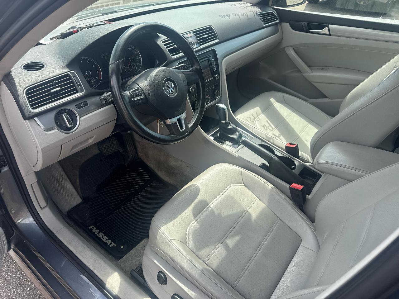 Used 2015 Volkswagen Passat 1.8T Limited Edition FWD image 9