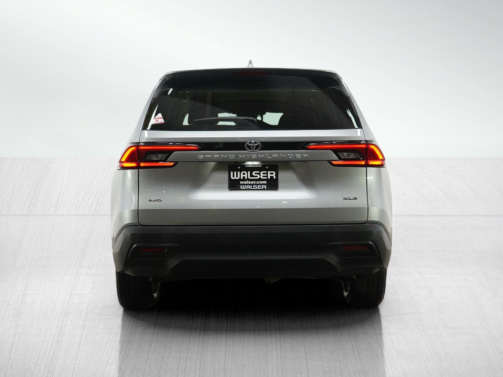 Used 2025 Toyota Grand Highlander AWD image 4