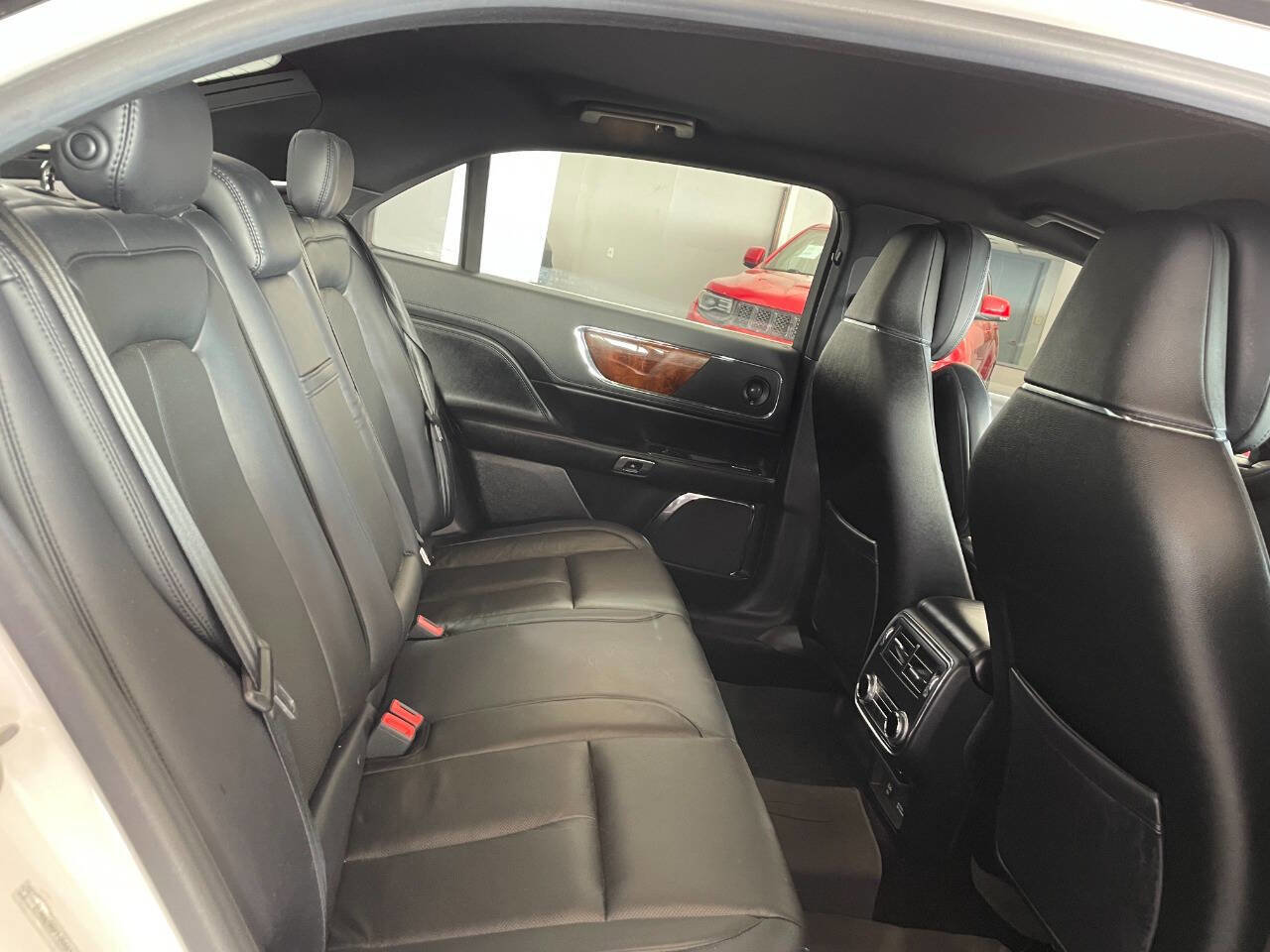 Used 2018 Lincoln Continental Reserve FWD image 22