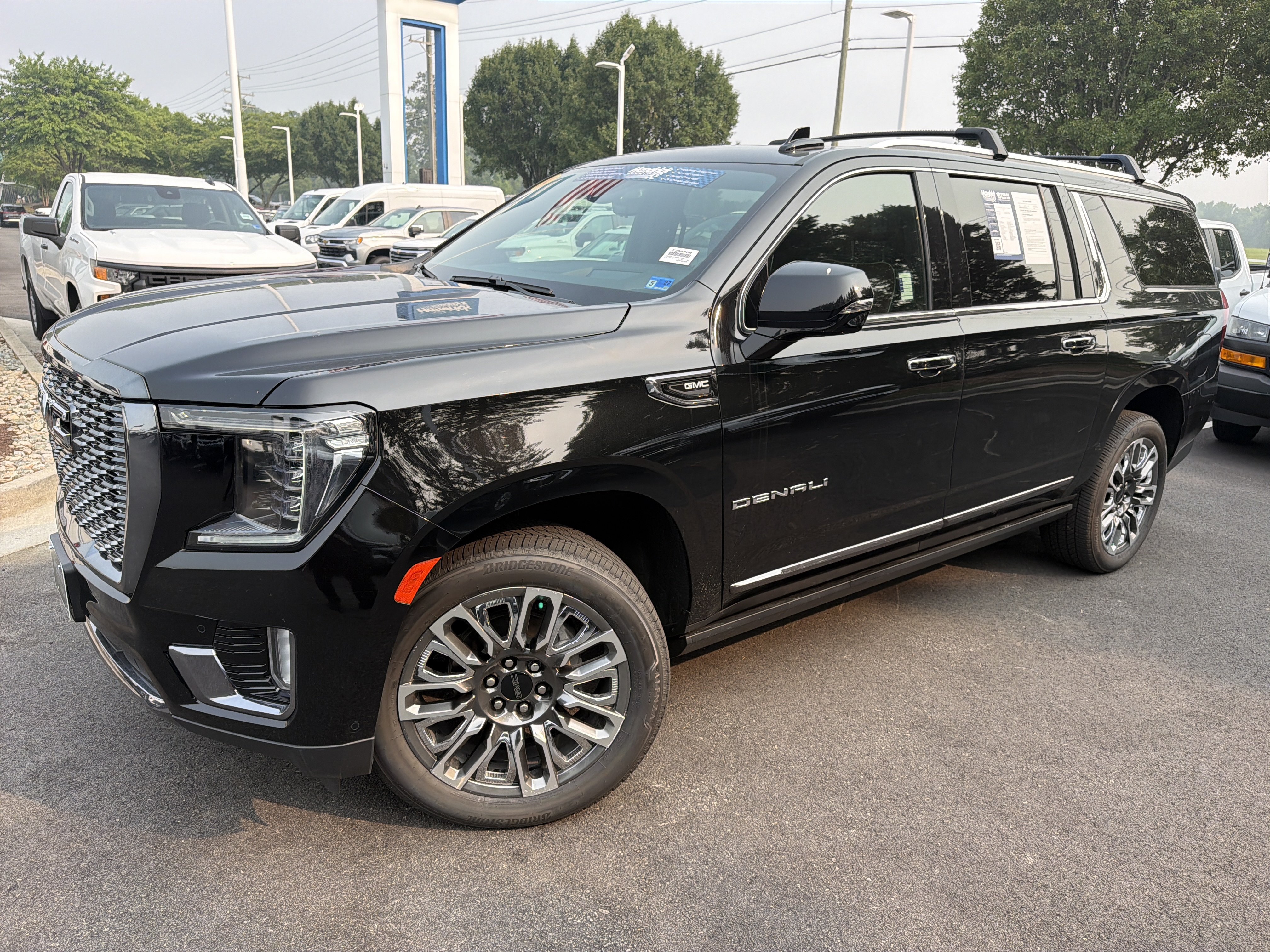 Used 2024 GMC Yukon XL Denali Ultimate AWD/4WD image 5