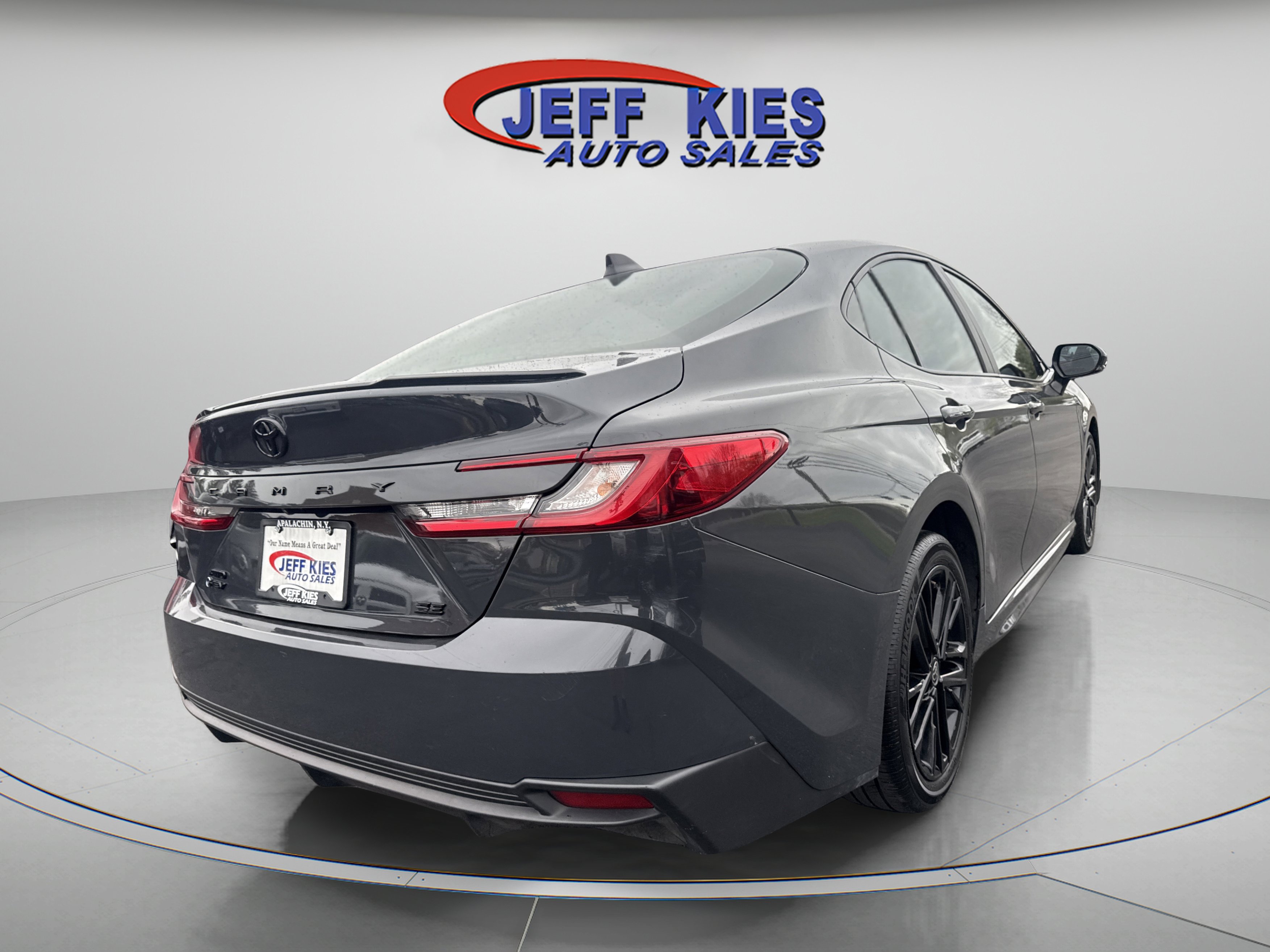 Used 2025 Toyota Camry SE AWD/4WD image 5