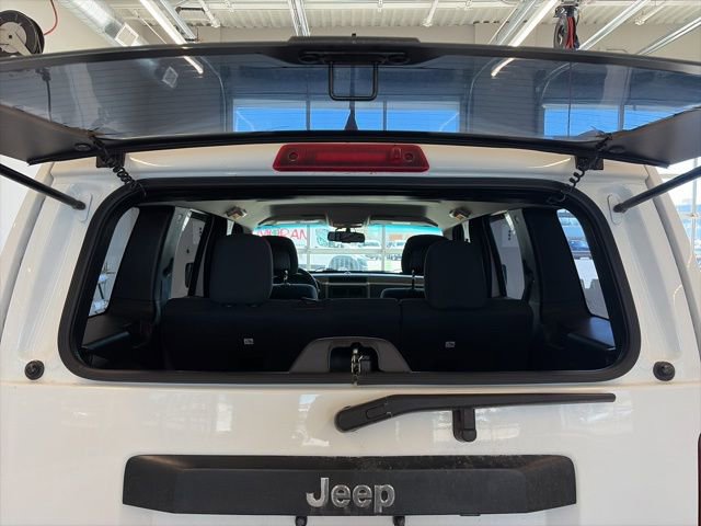 Used 2012 Jeep Liberty Sport w/ Driver Convenience Group image 11