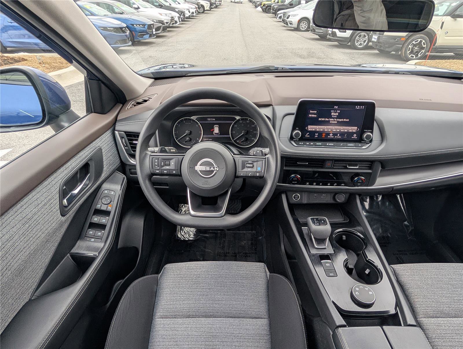 Used 2023 Nissan Rogue SV image 16