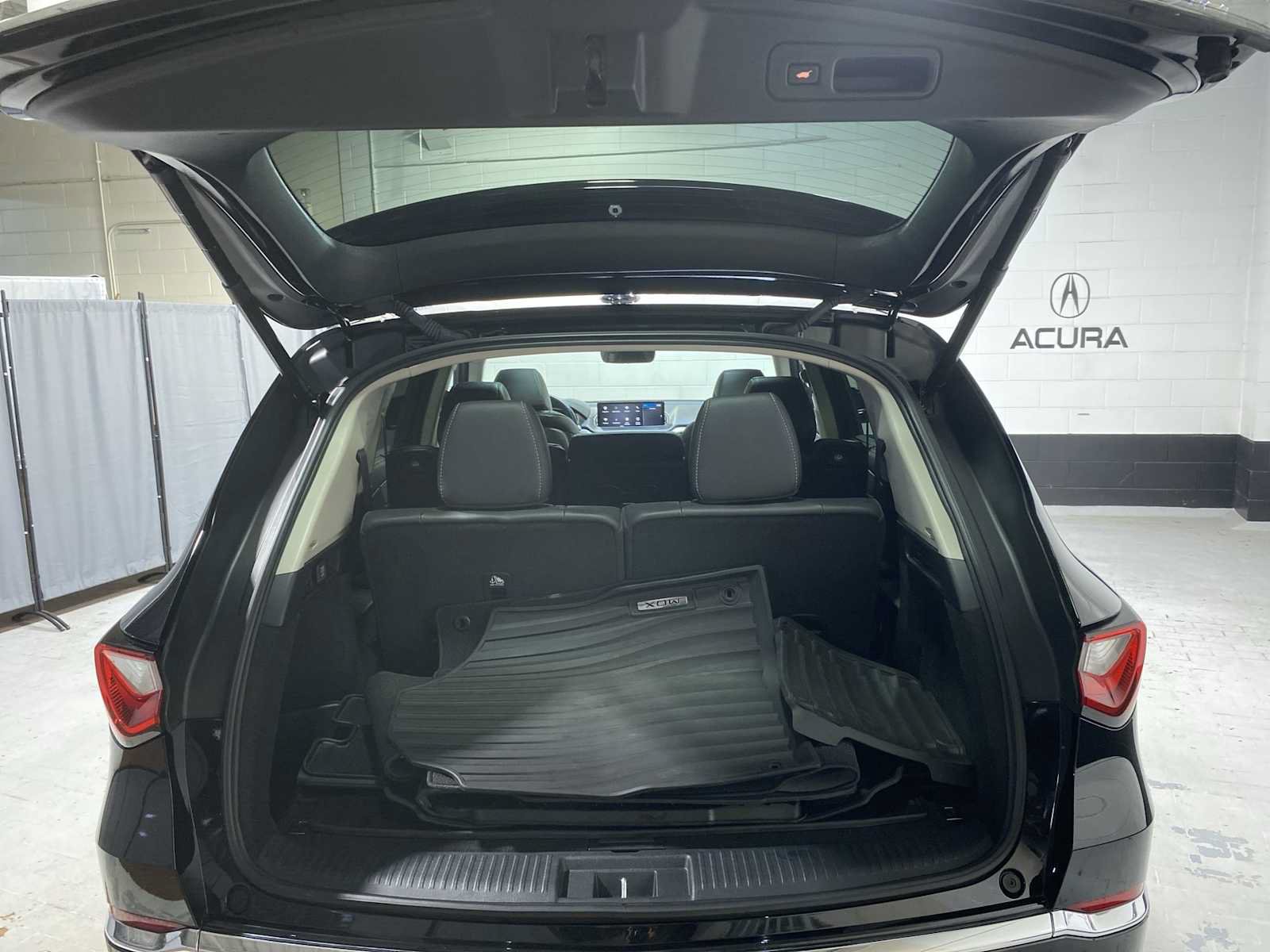 Used 2024 Acura MDX SH-AWD w/ Technology Package image 19