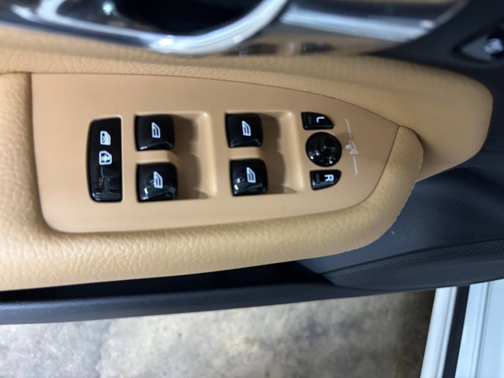 Used 2016 Volvo XC90 T6 Momentum w/ Momentum Plus Package AWD/4WD image 13