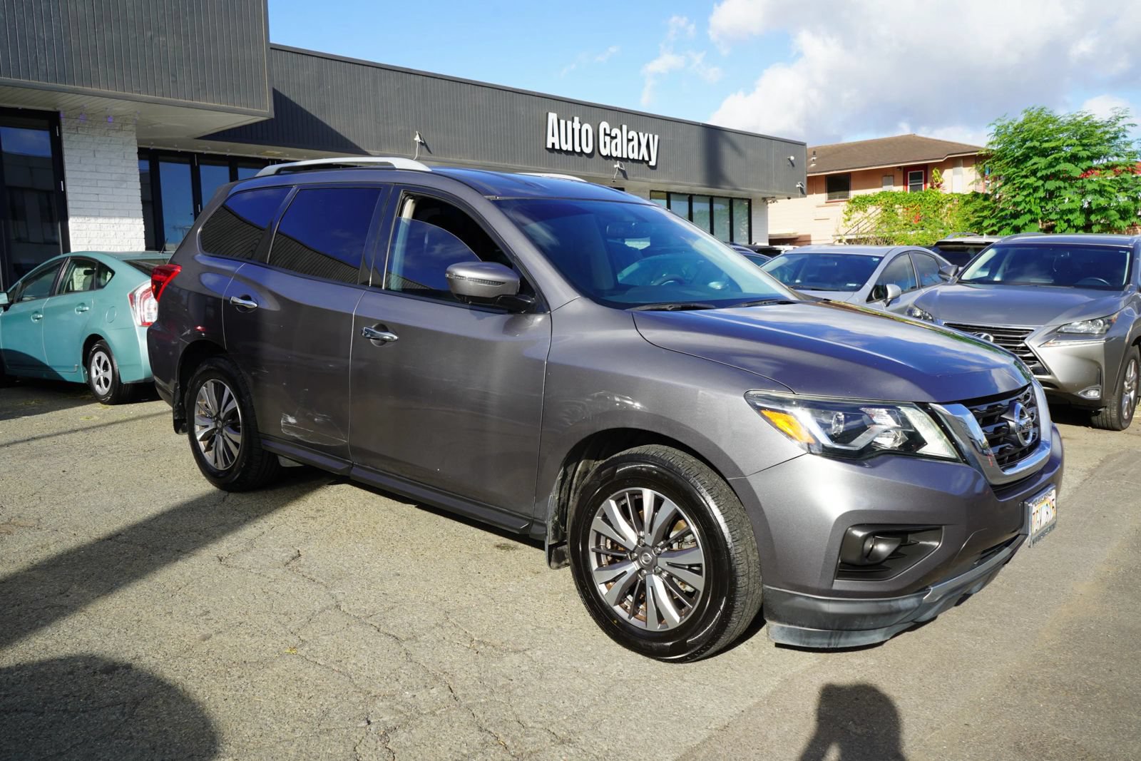 Used 2017 Nissan Pathfinder SL FWD image 4