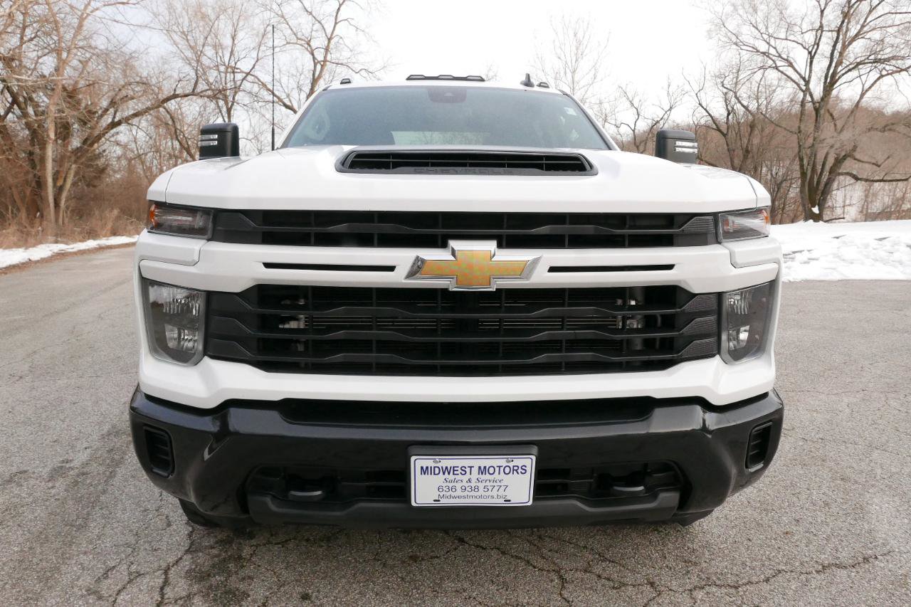 Used 2024 Chevrolet Silverado 2500 Custom w/ Custom Value Package image 3