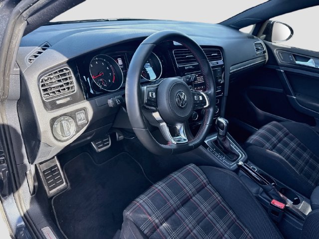 Used 2020 Volkswagen Golf 4-Door FWD image 12