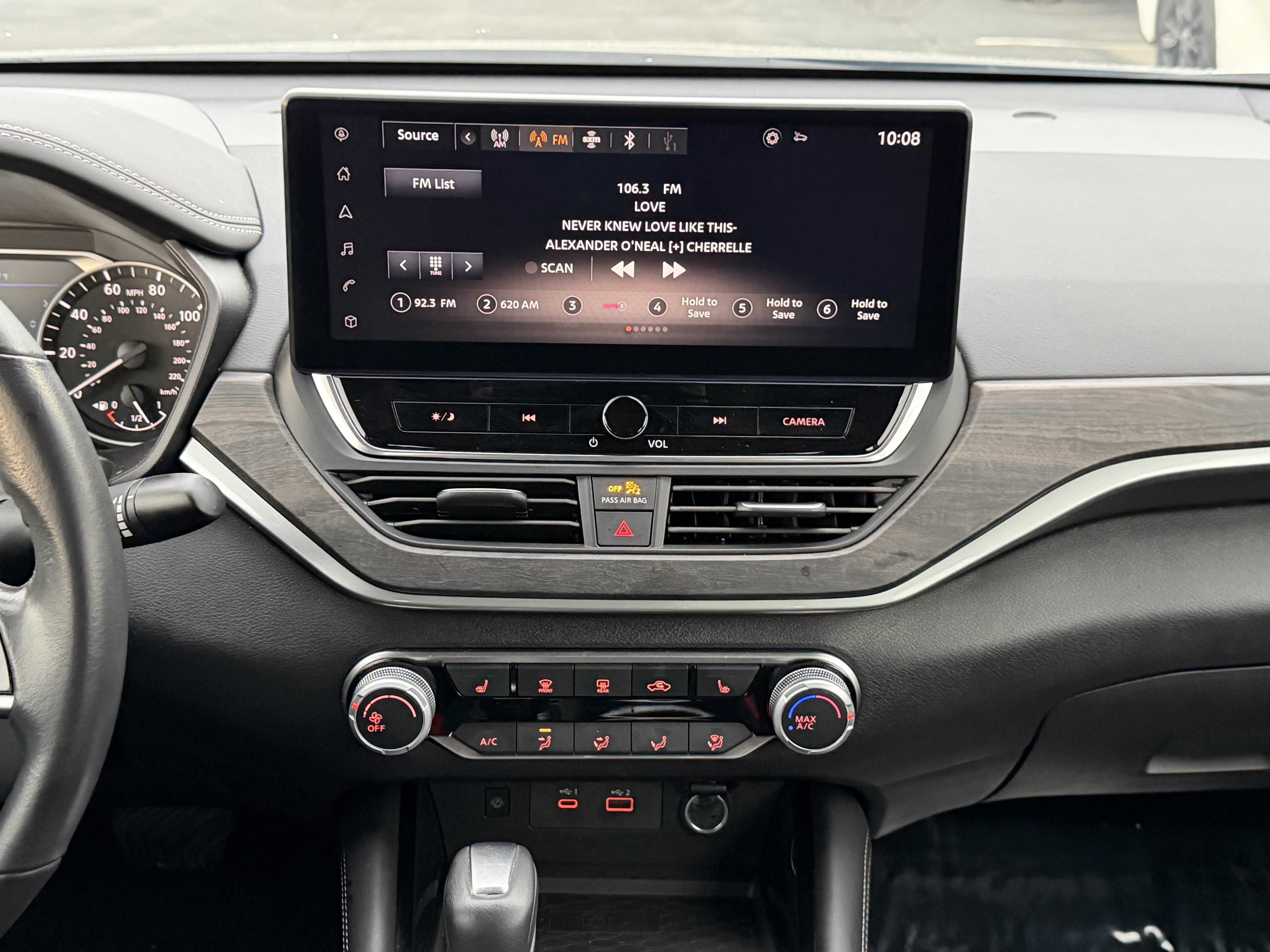 Used 2024 Nissan Altima 2.5 SV w/ SV Premium Package image 3