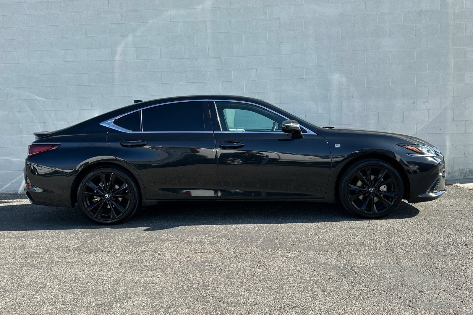 Used 2023 Lexus ES 350 F Sport w/ Accessory Package (Z2) FWD image 3