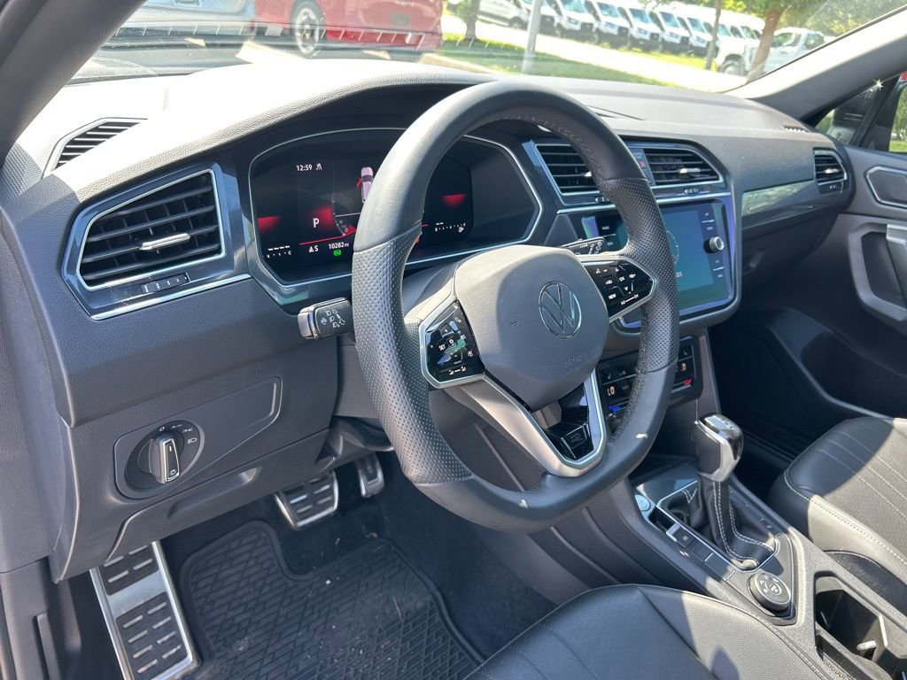 Certified 2024 Volkswagen Tiguan SE R-Line image 17