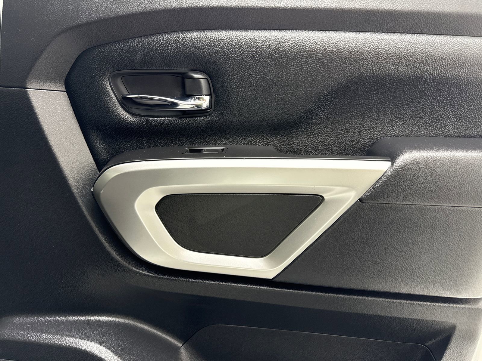 Used 2022 Nissan Titan SV AWD/4WD image 46