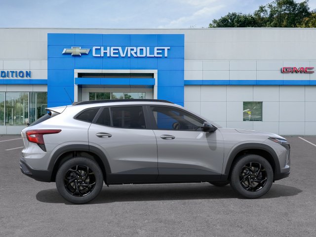 New 2026 Chevrolet Trax LT w/ Midnight Edition FWD image 5