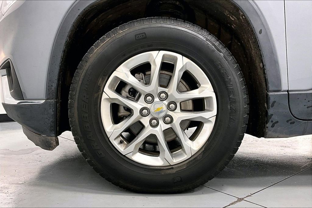 Used 2021 Chevrolet Traverse LT image 11