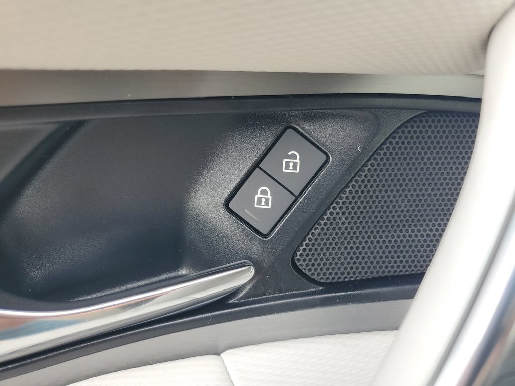 Used 2026 Land Rover Discovery Sport Landmark AWD/4WD image 9