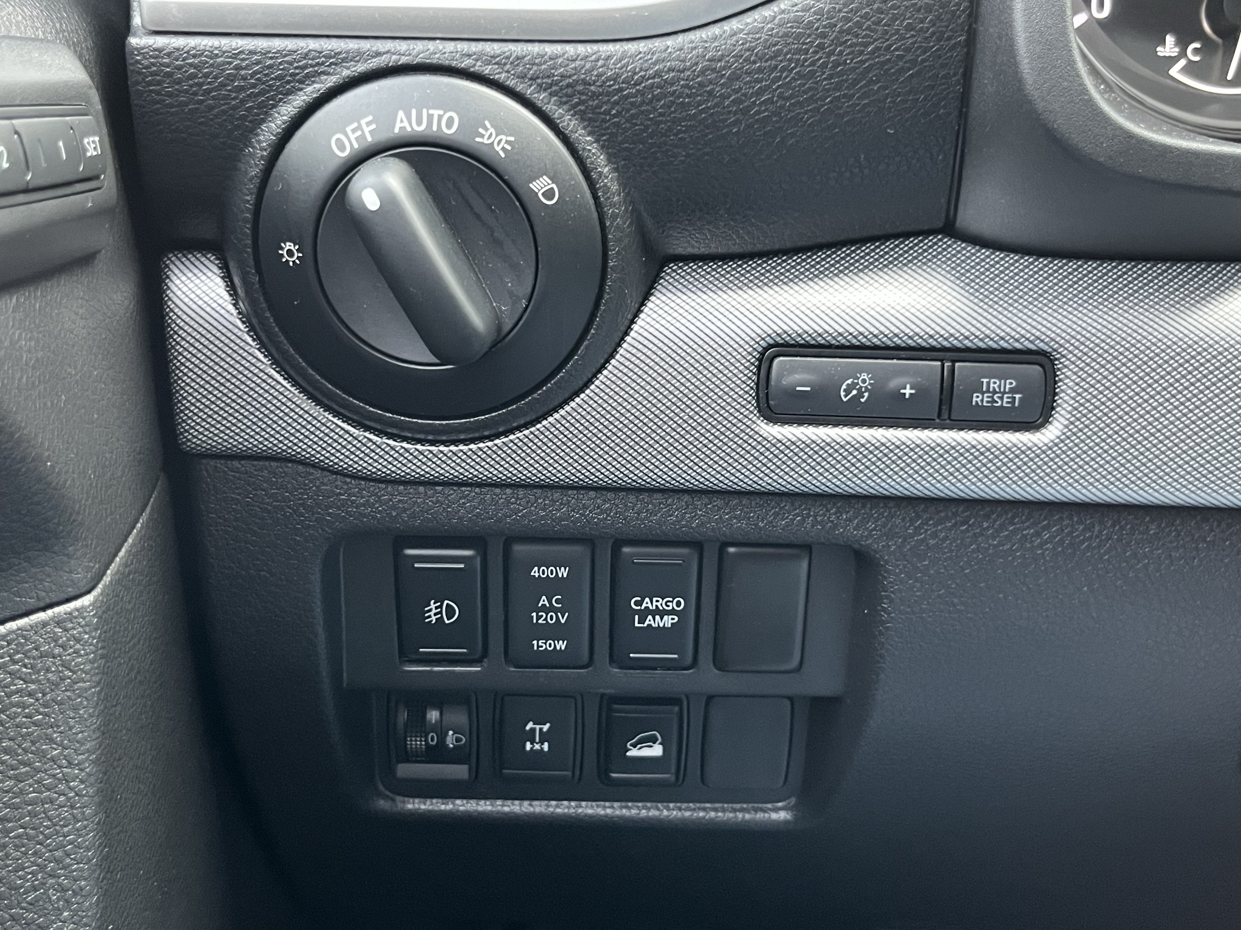 Used 2019 Nissan Titan PRO-4X w/ Pro-4x Convenience Package AWD/4WD image 40