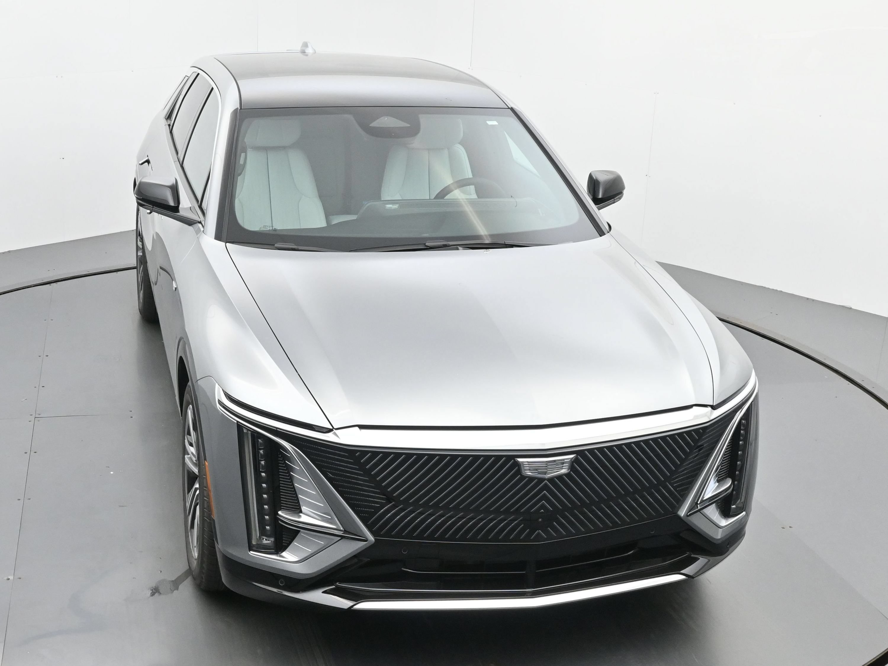 New 2026 Cadillac Lyriq Luxury w/ LPO, Floor Liner Package AWD/4WD image 30