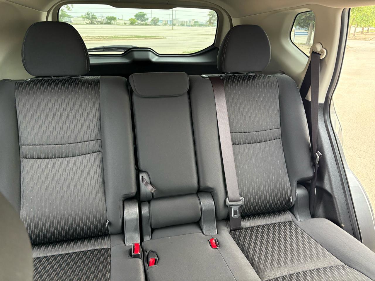 Used 2018 Nissan Rogue S FWD image 32
