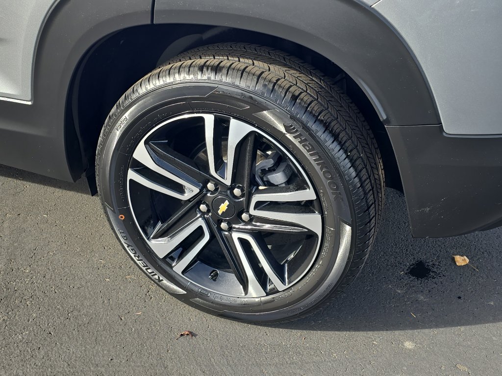 Certified 2025 Chevrolet TrailBlazer LT w/ Driver Confidence Package image 11