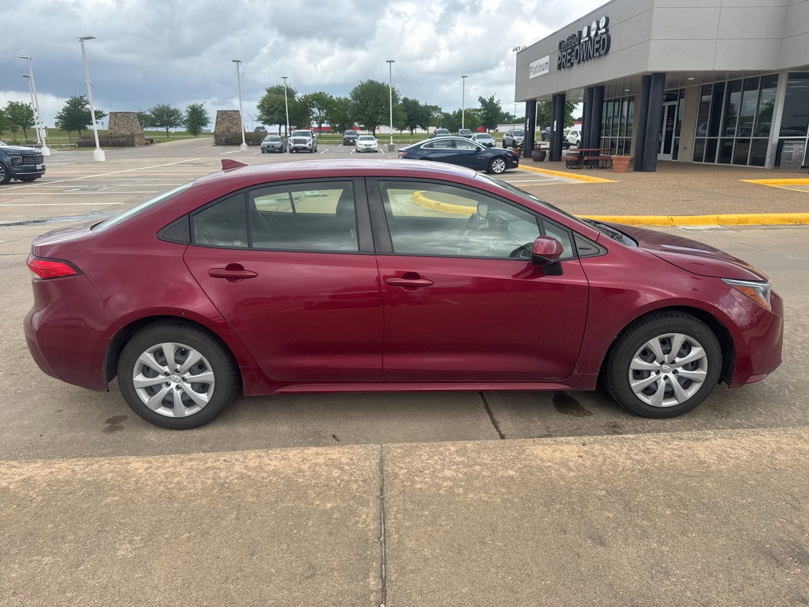 Used 2022 Toyota Corolla LE FWD image 8