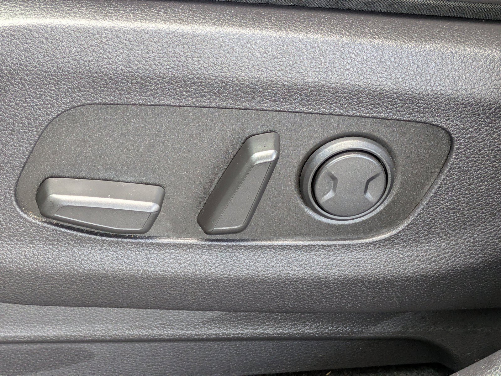 Certified 2024 Kia Carnival LX FWD image 17