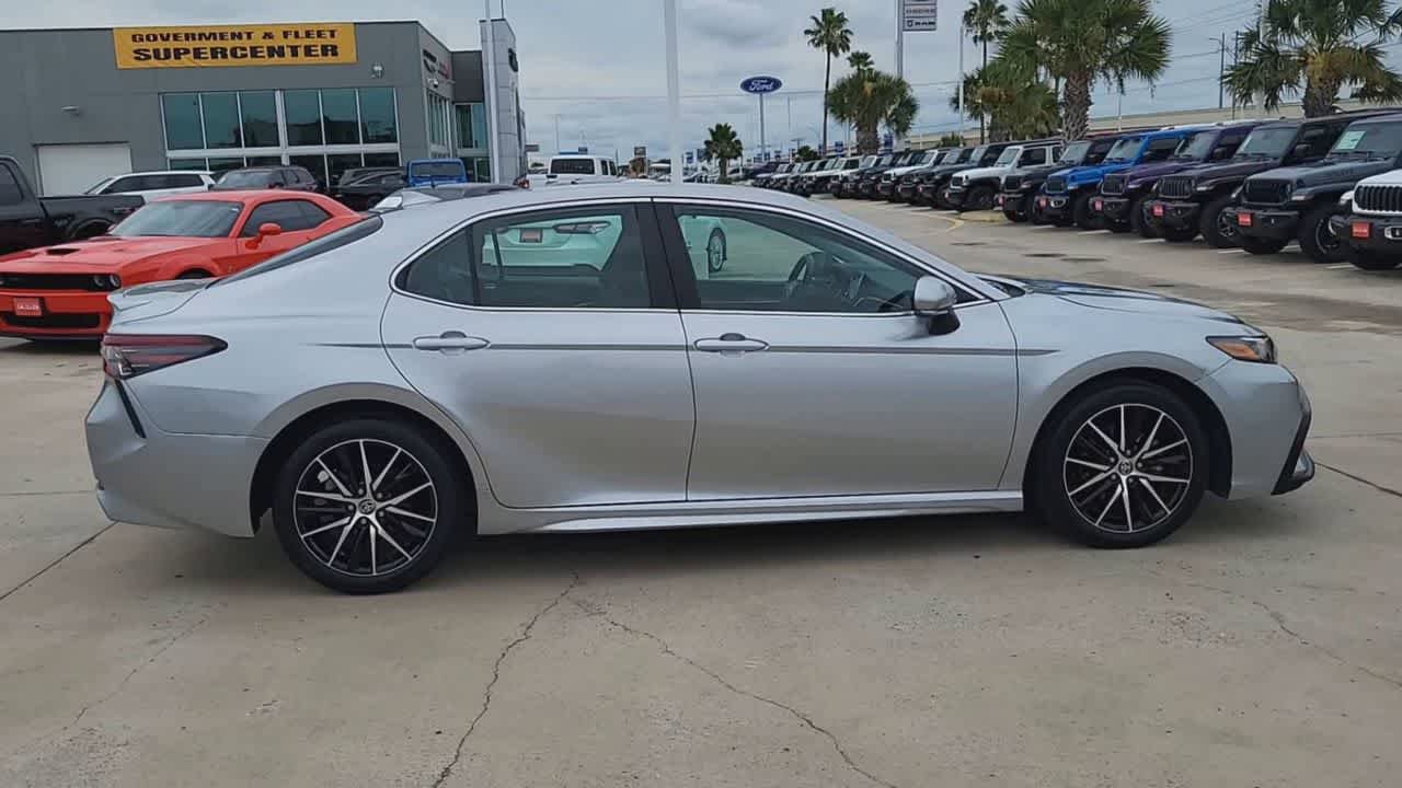 Used 2023 Toyota Camry SE FWD image 9