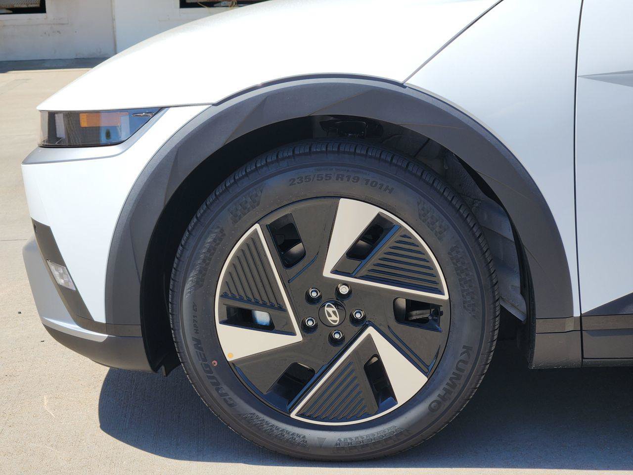 New 2027 Hyundai Ioniq 5 SE RWD image 5
