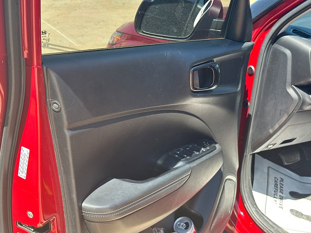 Used 2022 Hyundai Venue Limited image 10