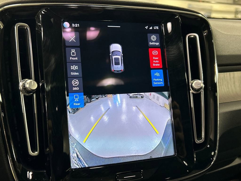 Certified 2023 Volvo XC40 B5 Plus w/ Protection Package Premier image 17