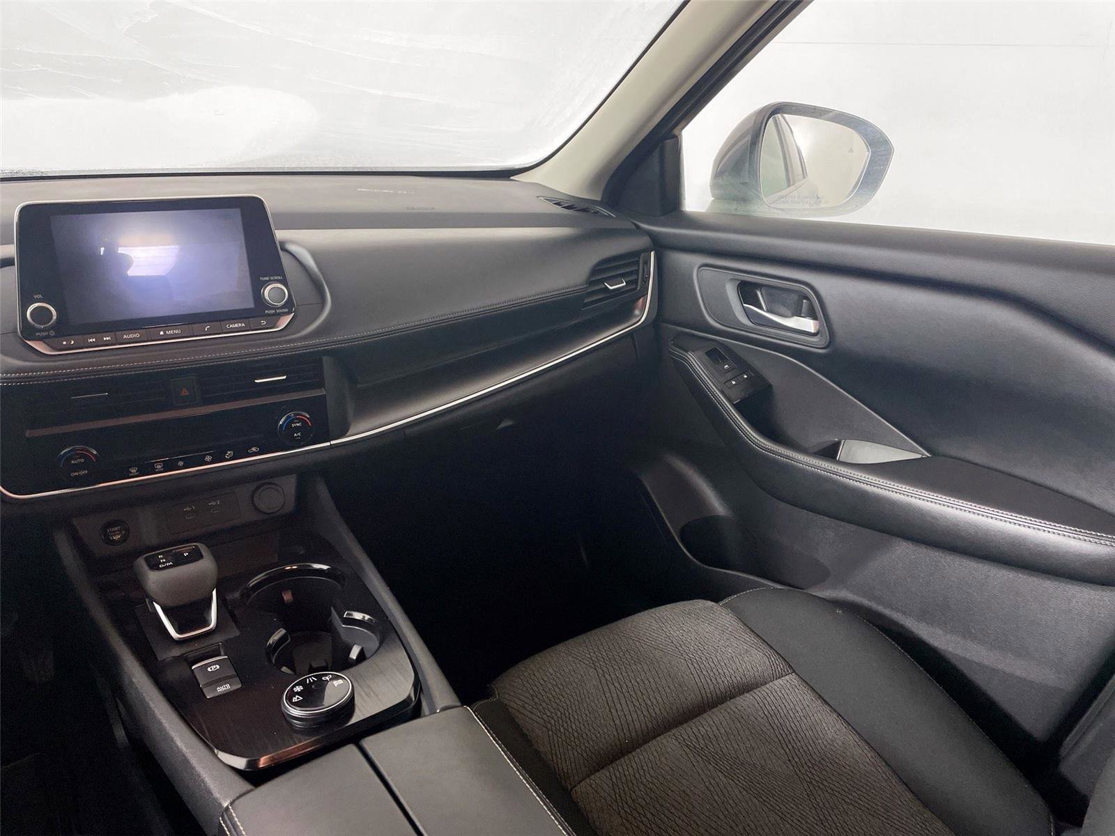 Used 2025 Nissan Rogue SV AWD/4WD image 22