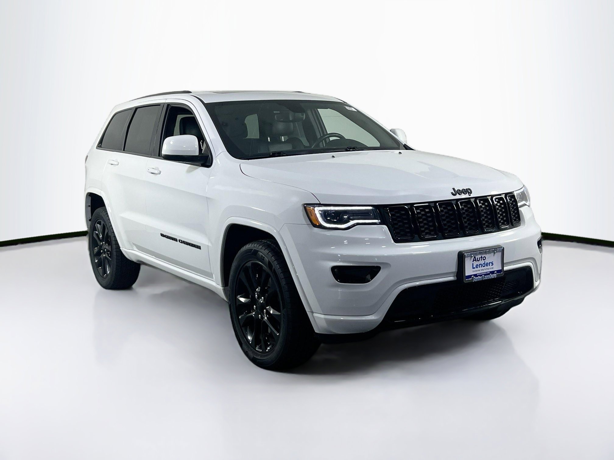 Used 2022 Jeep Grand Cherokee Laredo X image 3