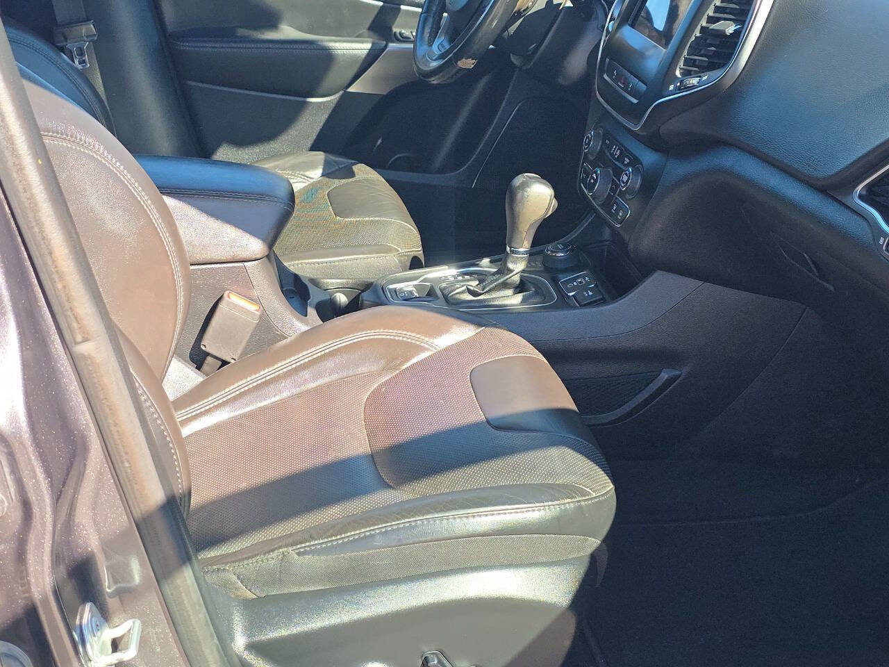 Used 2021 Jeep Cherokee Latitude Lux image 19