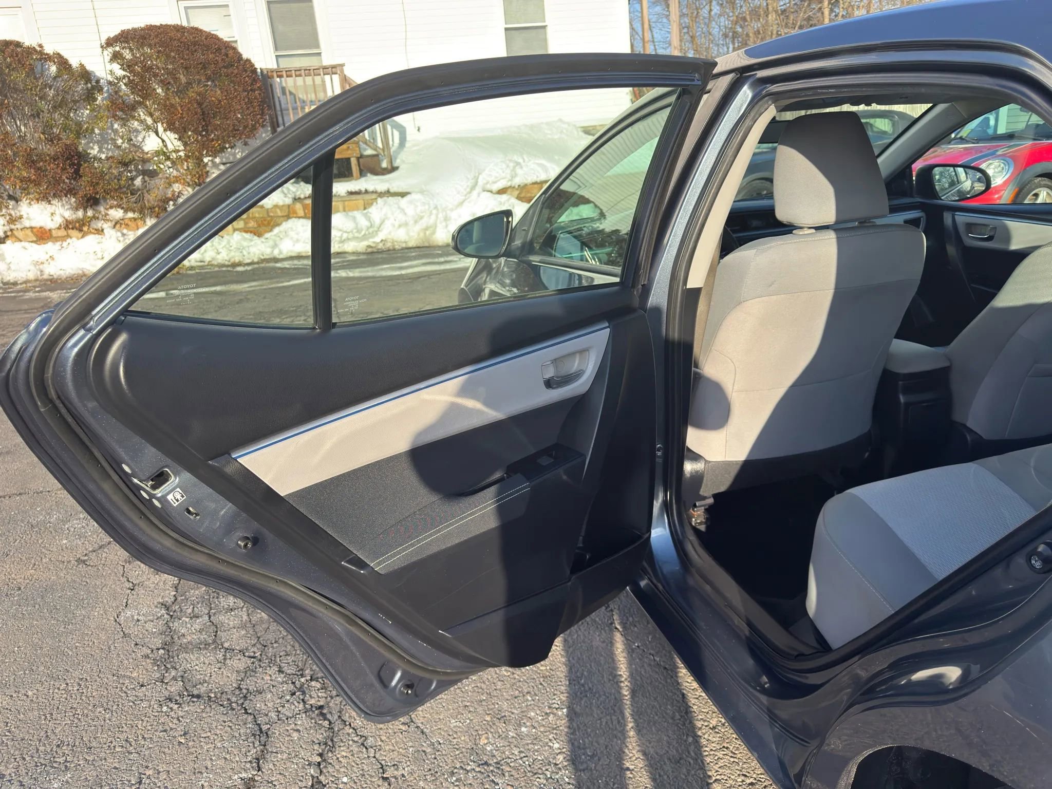 Used 2015 Toyota Corolla LE image 16