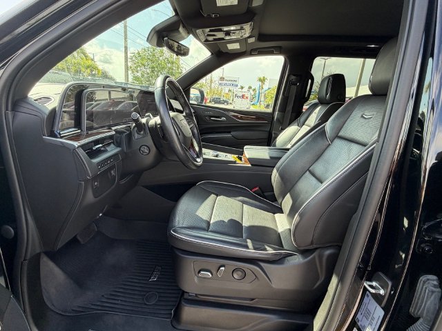 Used 2022 Cadillac Escalade Premium Luxury AWD/4WD image 10