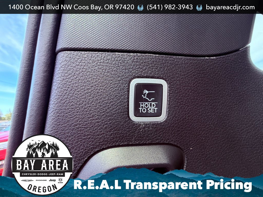 Used 2025 Jeep Wagoneer Series III w/ Premium Group I AWD/4WD image 32