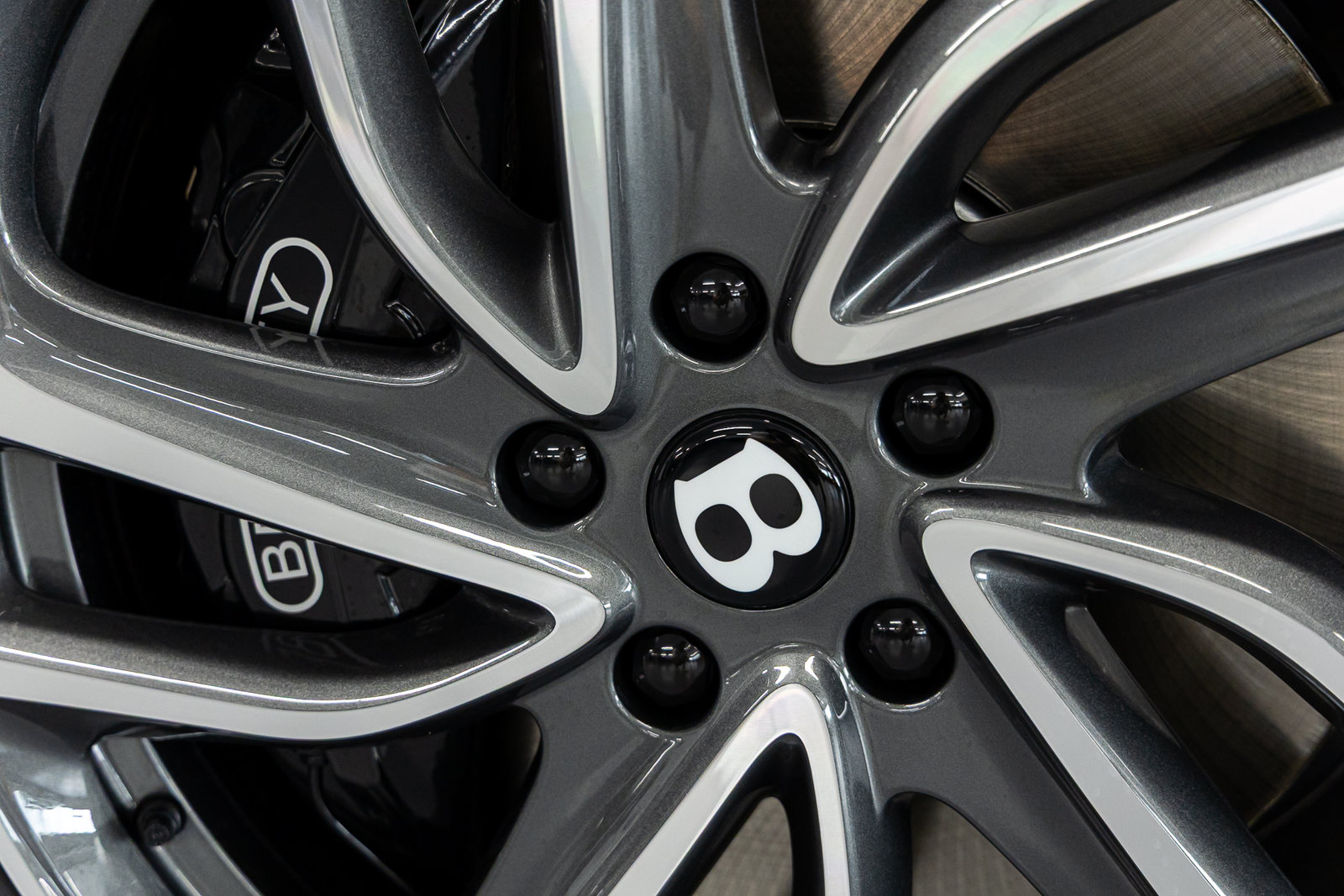 New 2026 Bentley Flying Spur Plug-In Hybrid AWD/4WD image 16