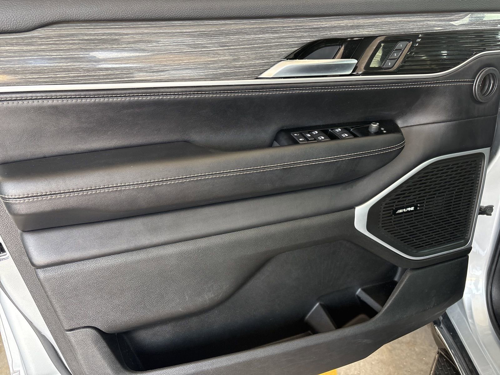 Used 2022 Jeep Wagoneer Series II image 10