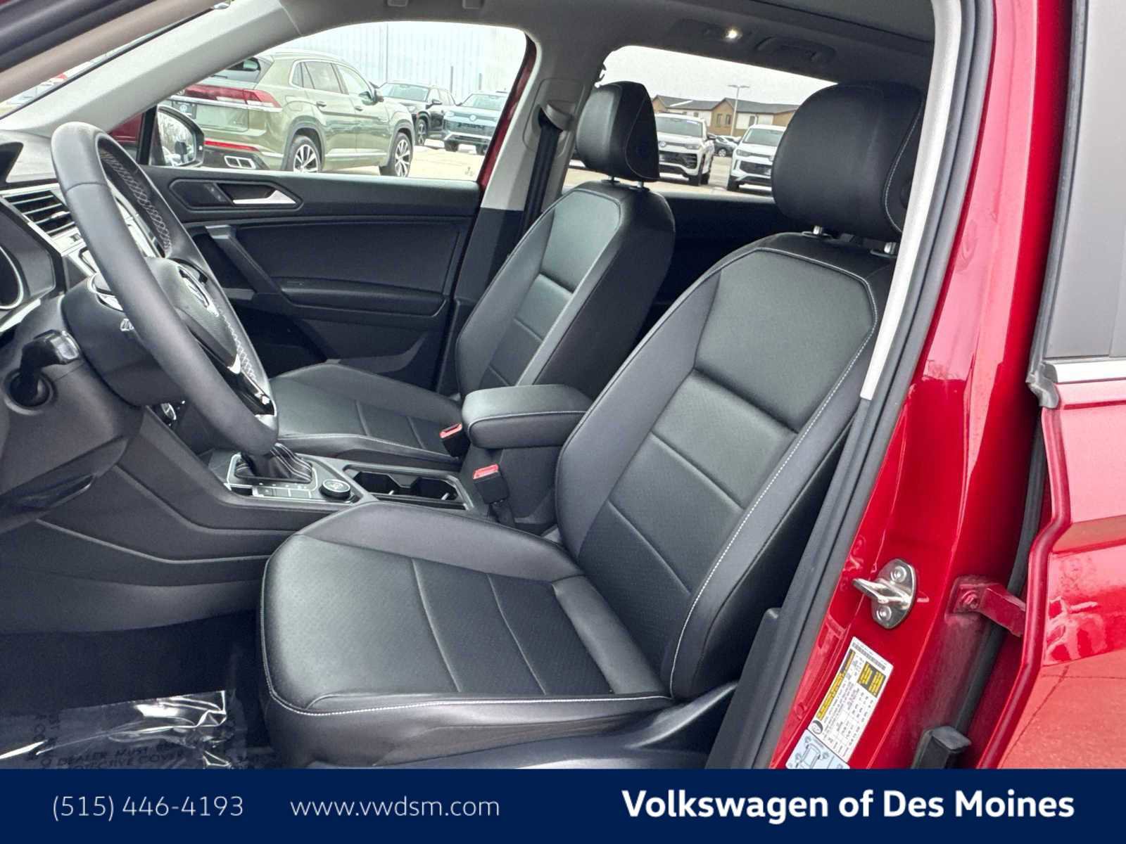 Used 2021 Volkswagen Tiguan SE w/ Panoramic Sunroof Package image 11
