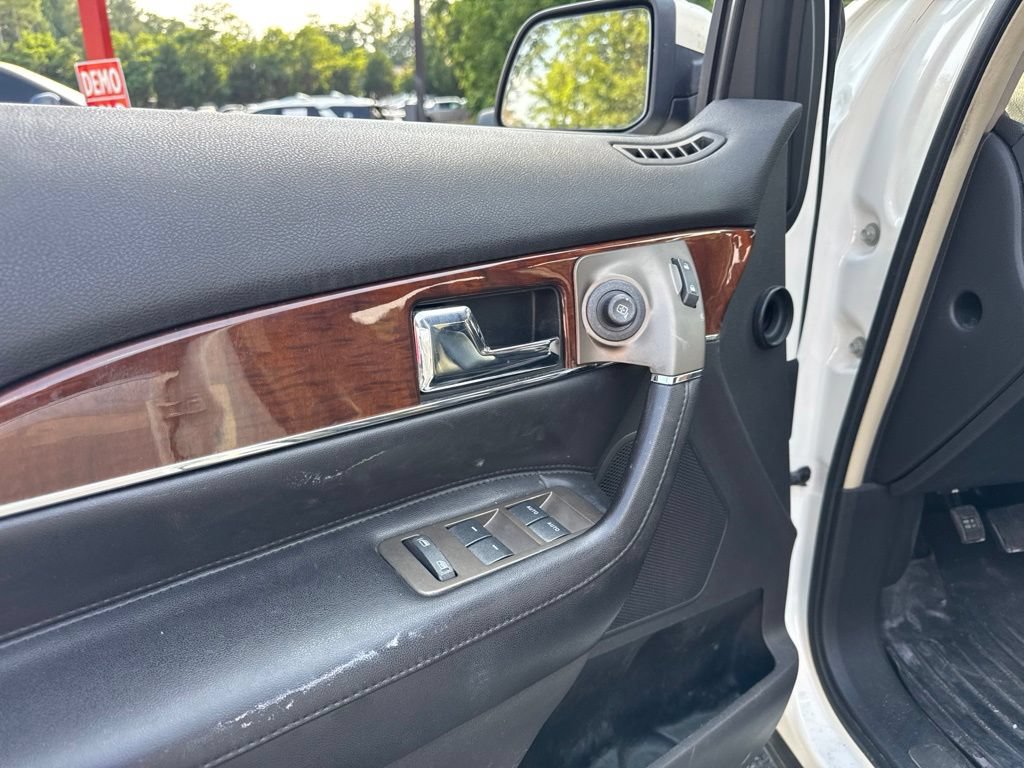 Used 2013 Lincoln MKX FWD image 11