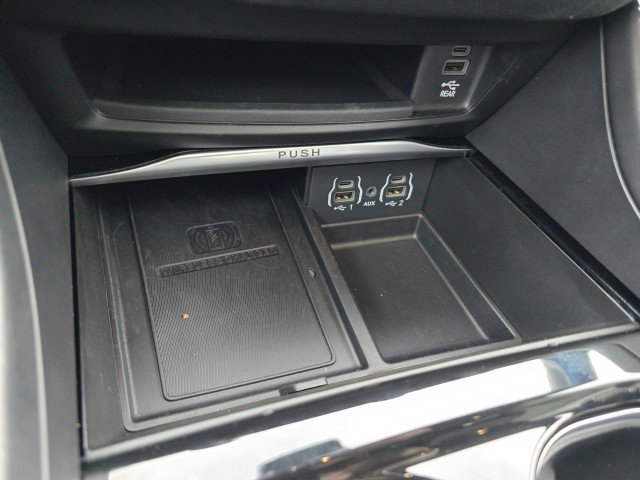 Used 2023 Chrysler Pacifica Limited w/ Uconnect Theater Family Group image 33