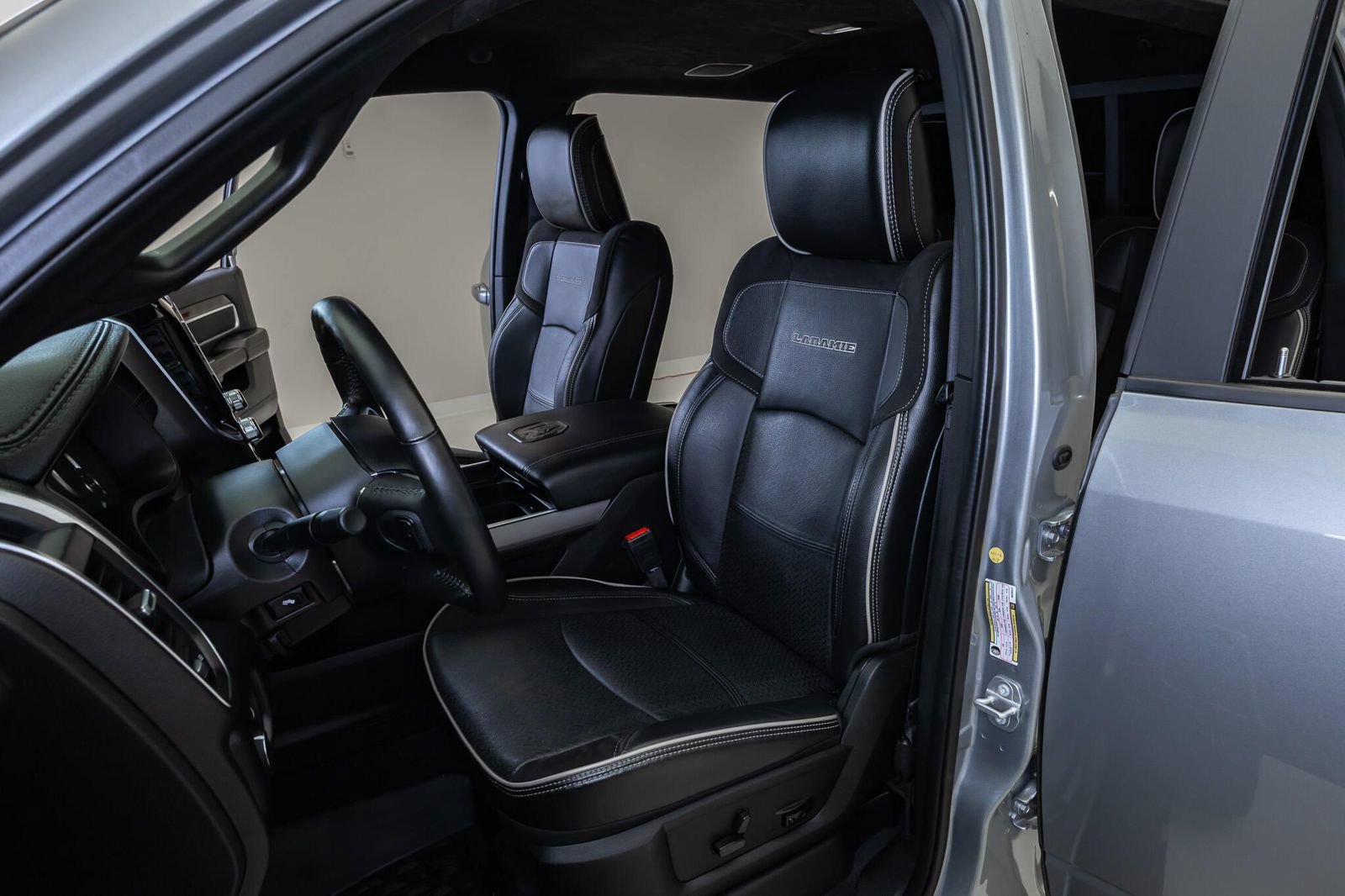 Used 2022 RAM 2500 Laramie AWD/4WD image 38