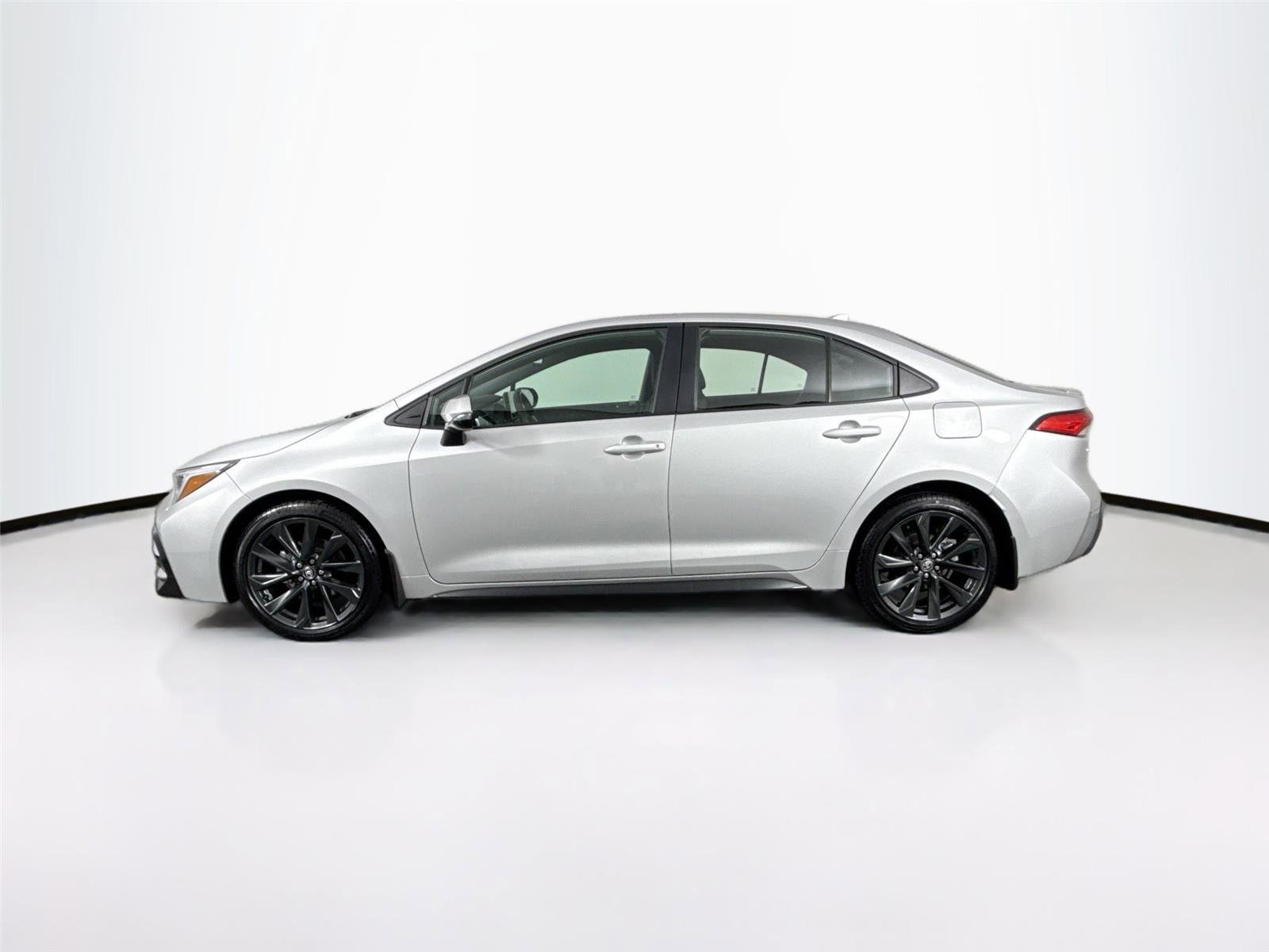 Certified 2025 Toyota Corolla SE image 9