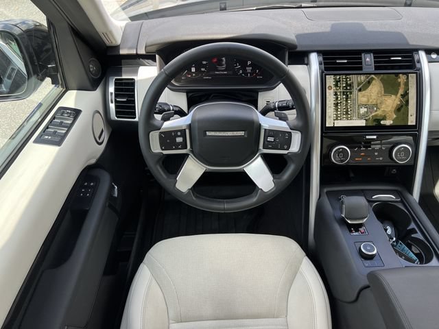 Used 2024 Land Rover Discovery S AWD/4WD image 15