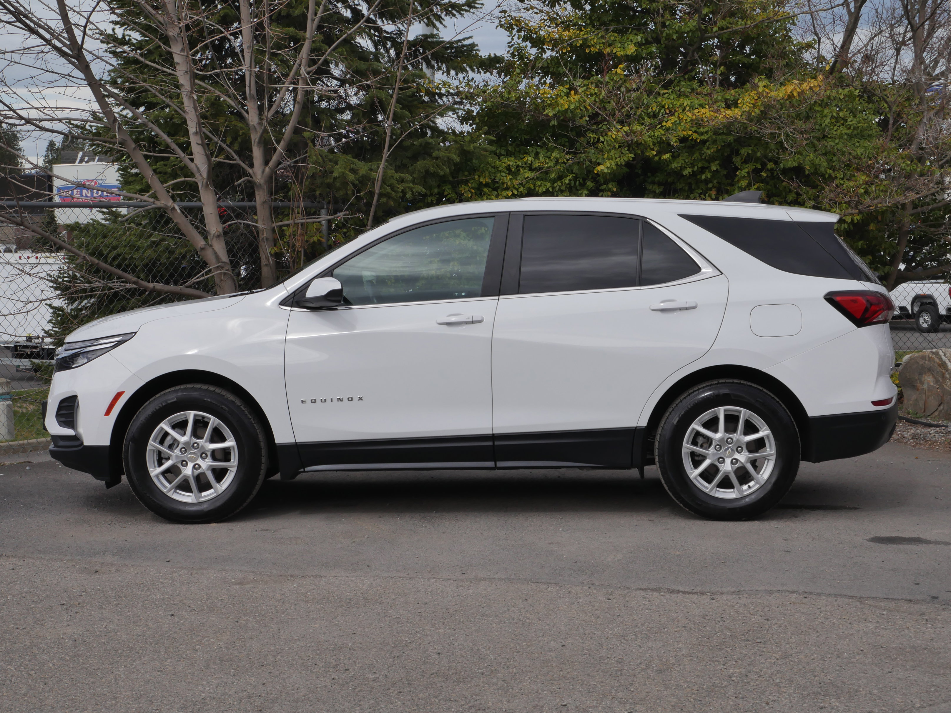 Used 2022 Chevrolet Equinox LT image 3